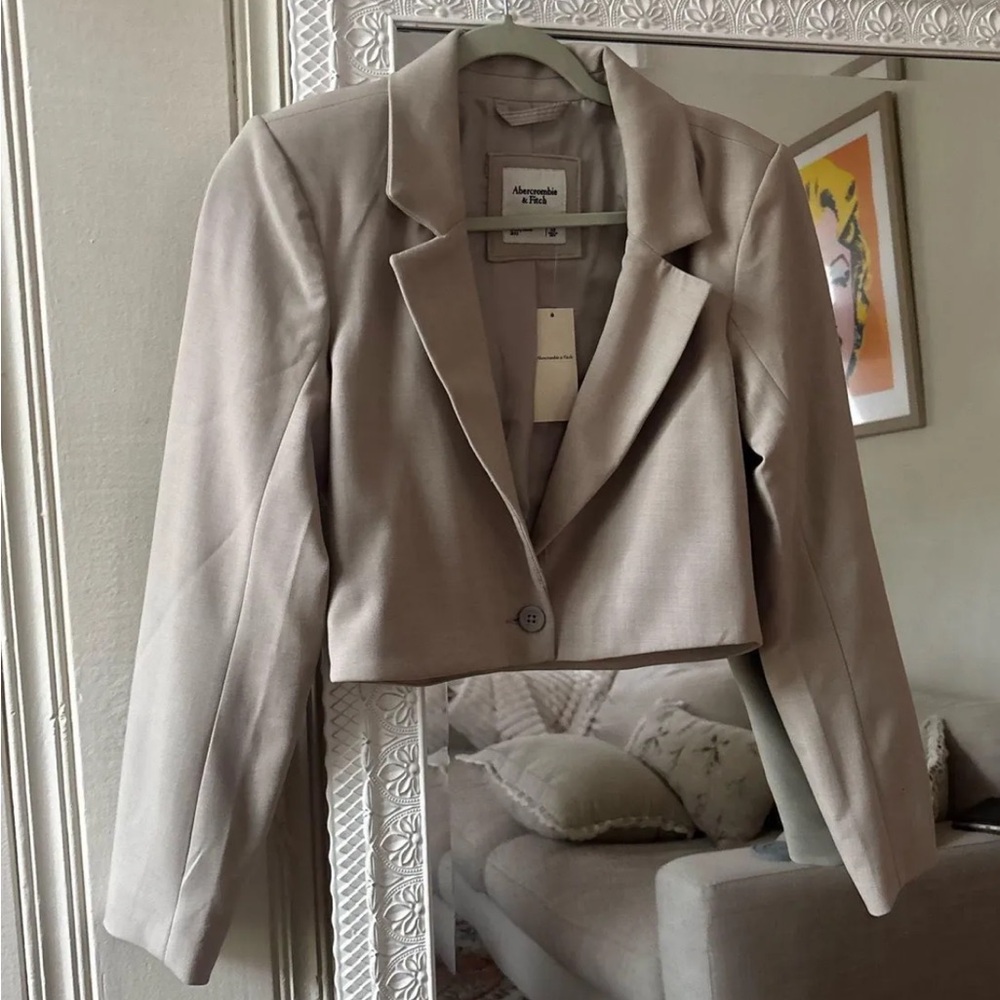 Abercrombie & Fitch Cropped Blazer in Taupe NWT